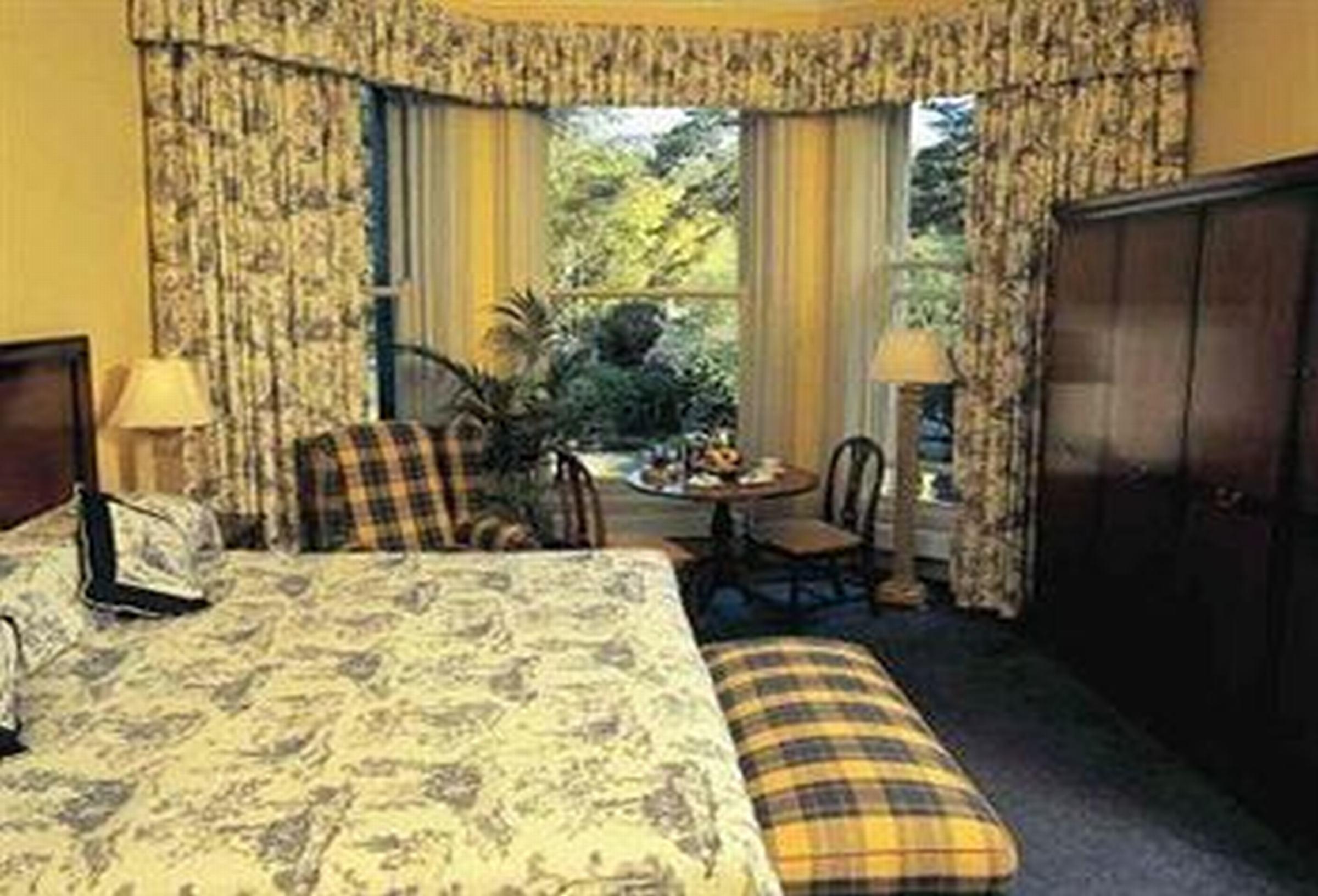 The Culloden Estate And Spa Холивуд Номер фото A bedroom at the Inn