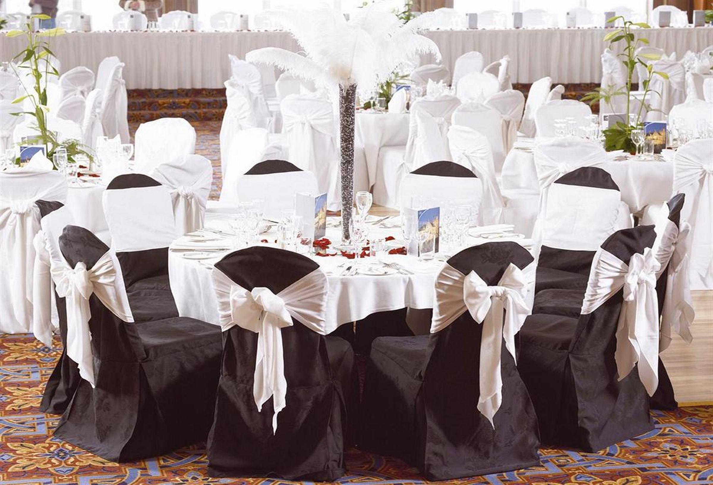 The Culloden Estate And Spa Холивуд Удобства фото Banquet chairs