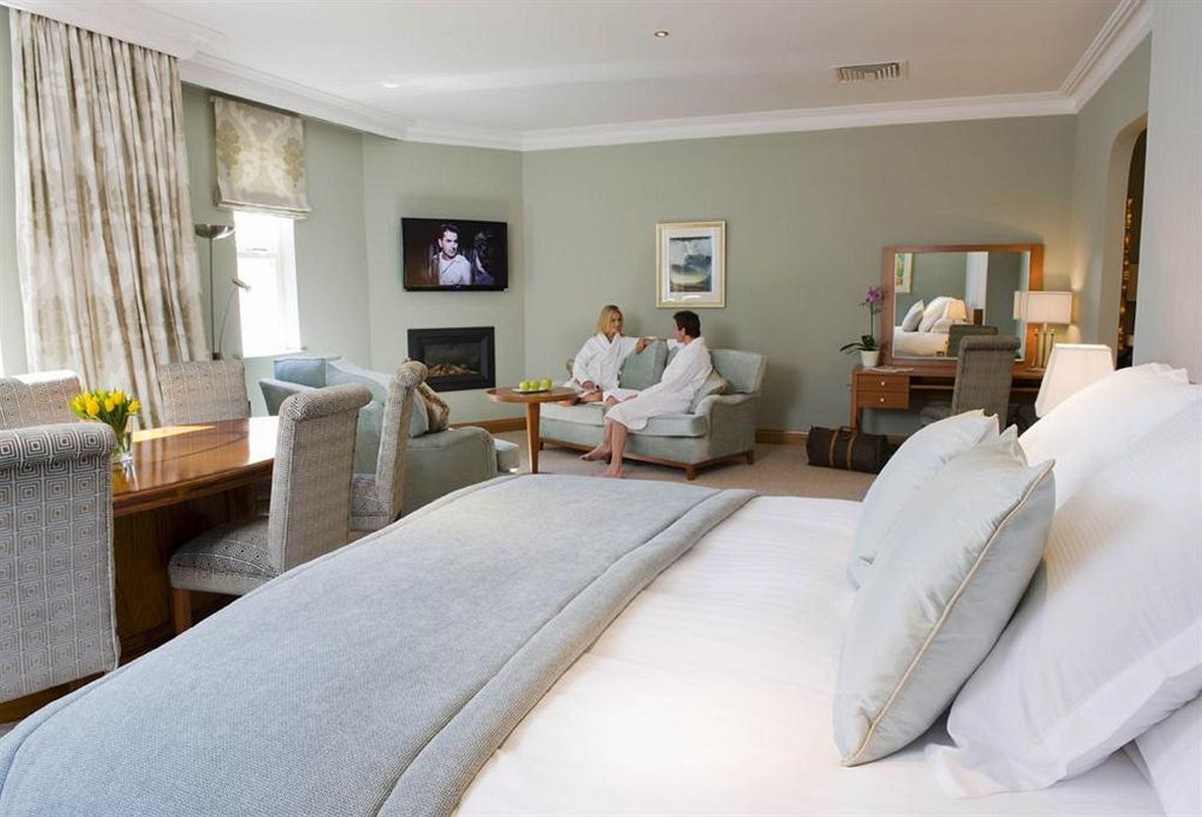 The Culloden Estate And Spa Холивуд Номер фото A suite at the hotel