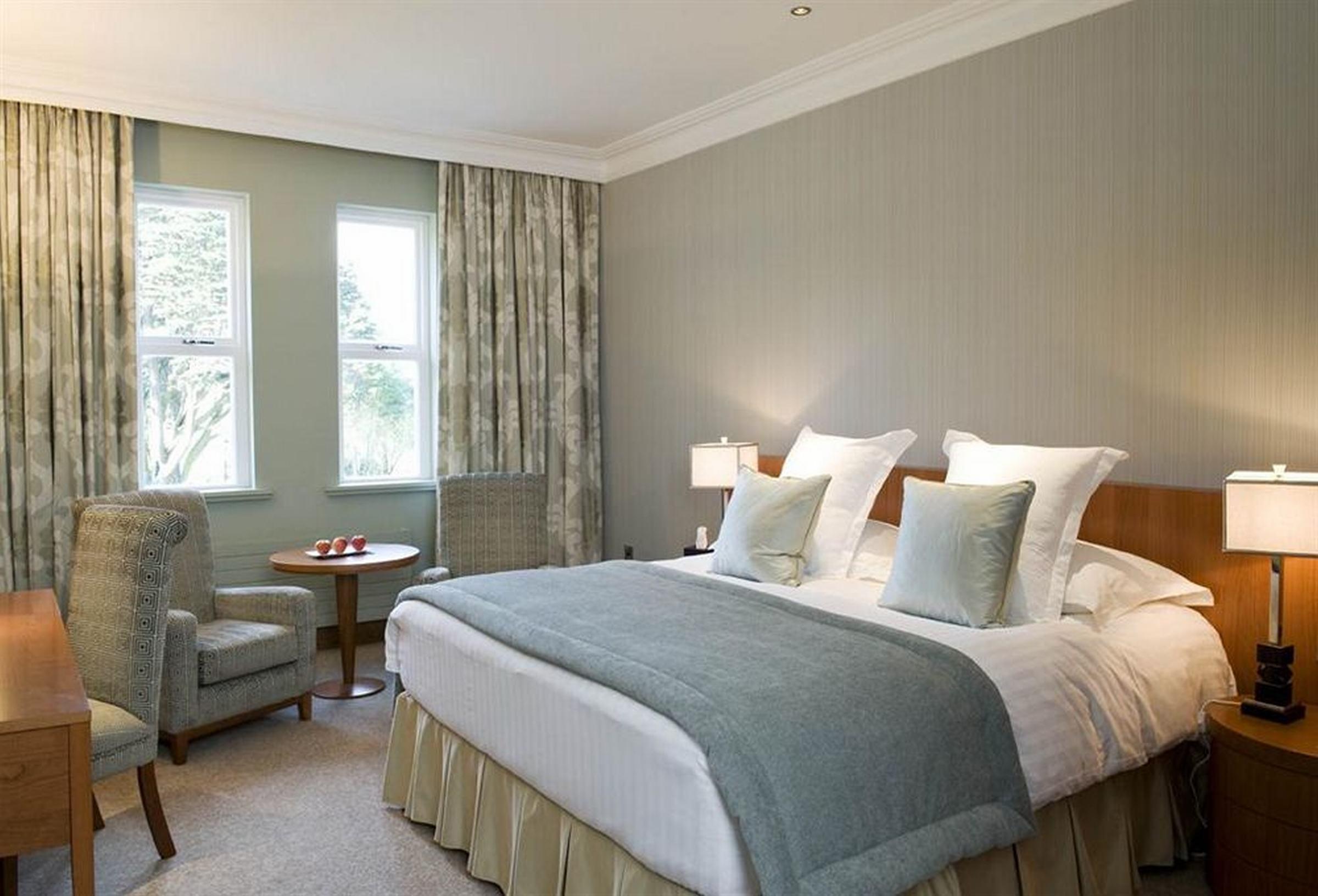 The Culloden Estate And Spa Холивуд Экстерьер фото A bedroom at the hotel