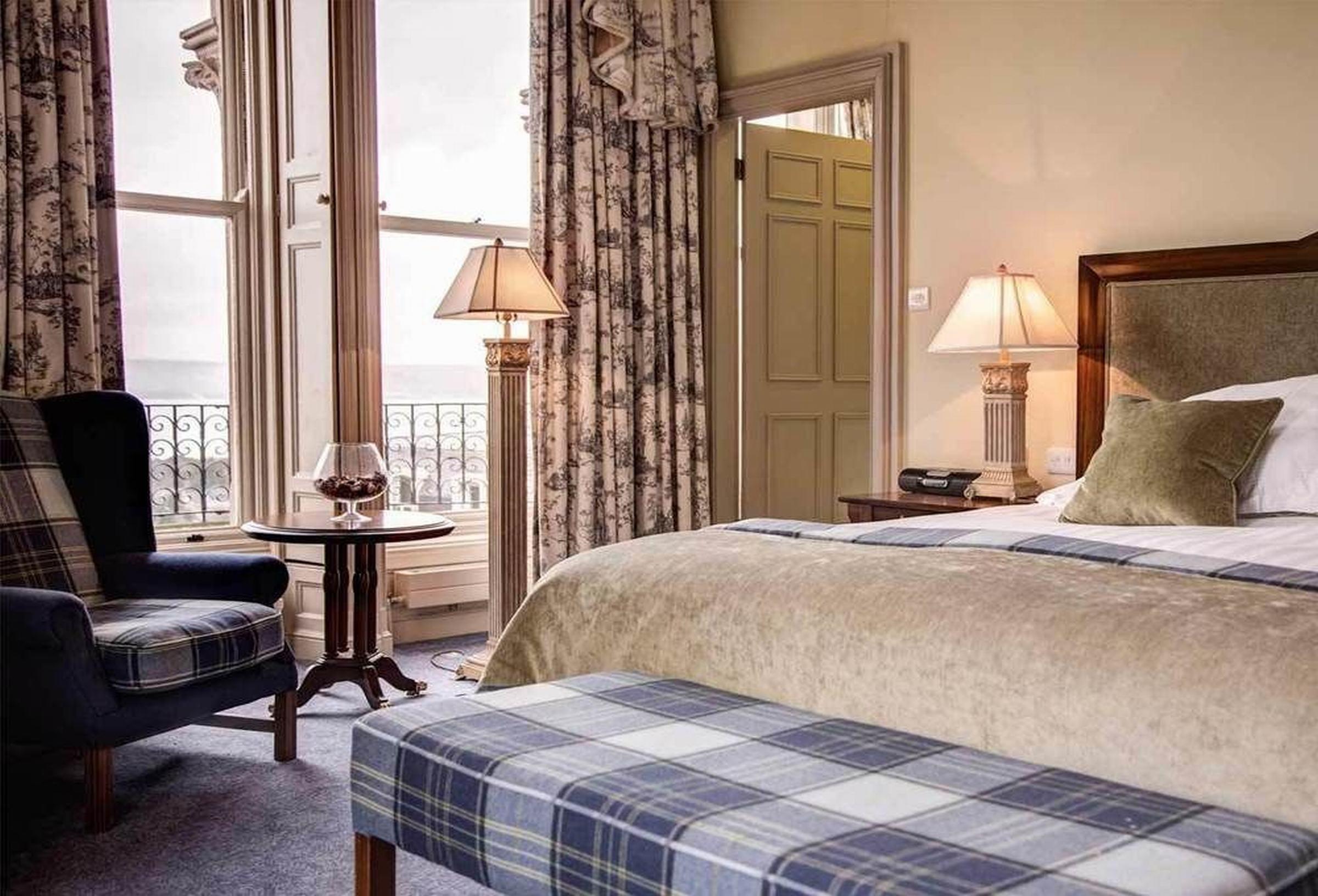 The Culloden Estate And Spa Холивуд Экстерьер фото A bedroom at the hotel