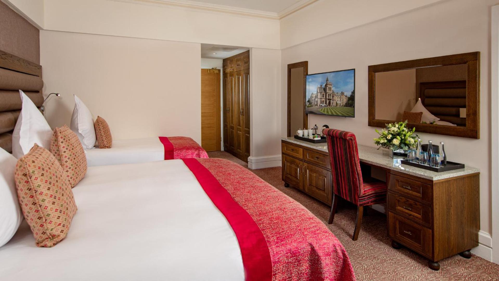 The Culloden Estate And Spa Холивуд Экстерьер фото A bedroom at the hotel