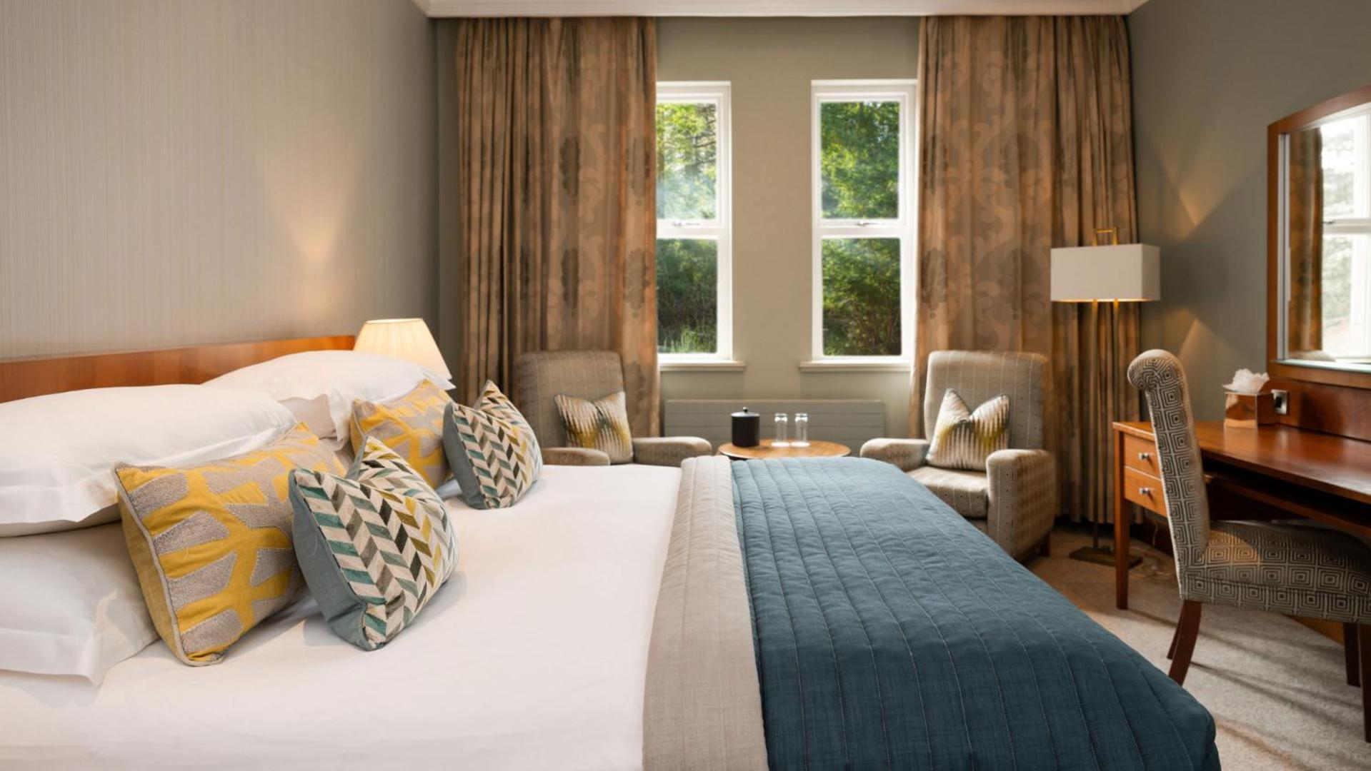 The Culloden Estate And Spa Холивуд Экстерьер фото A bedroom at The Old Course Hotel, St Andrews