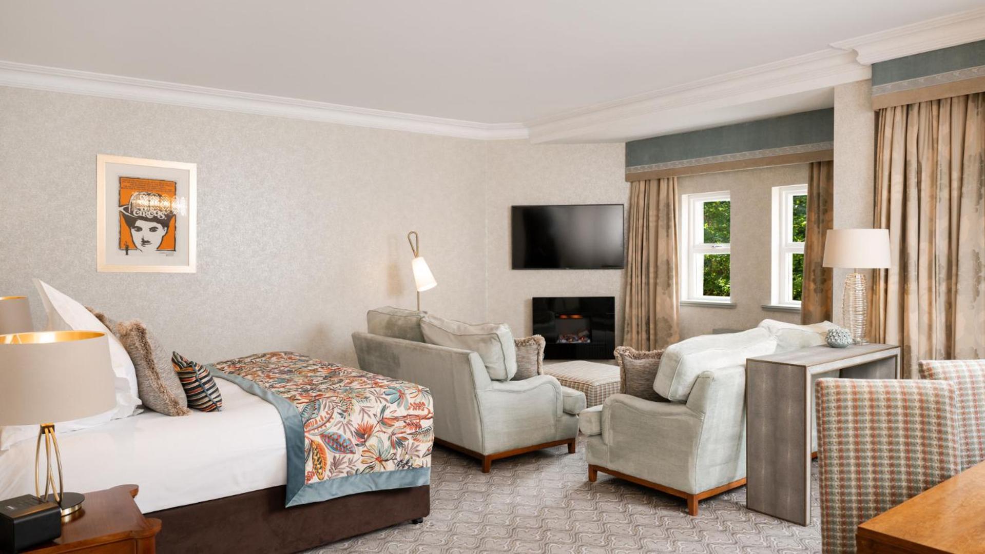 The Culloden Estate And Spa Холивуд Экстерьер фото A suite at The Grove