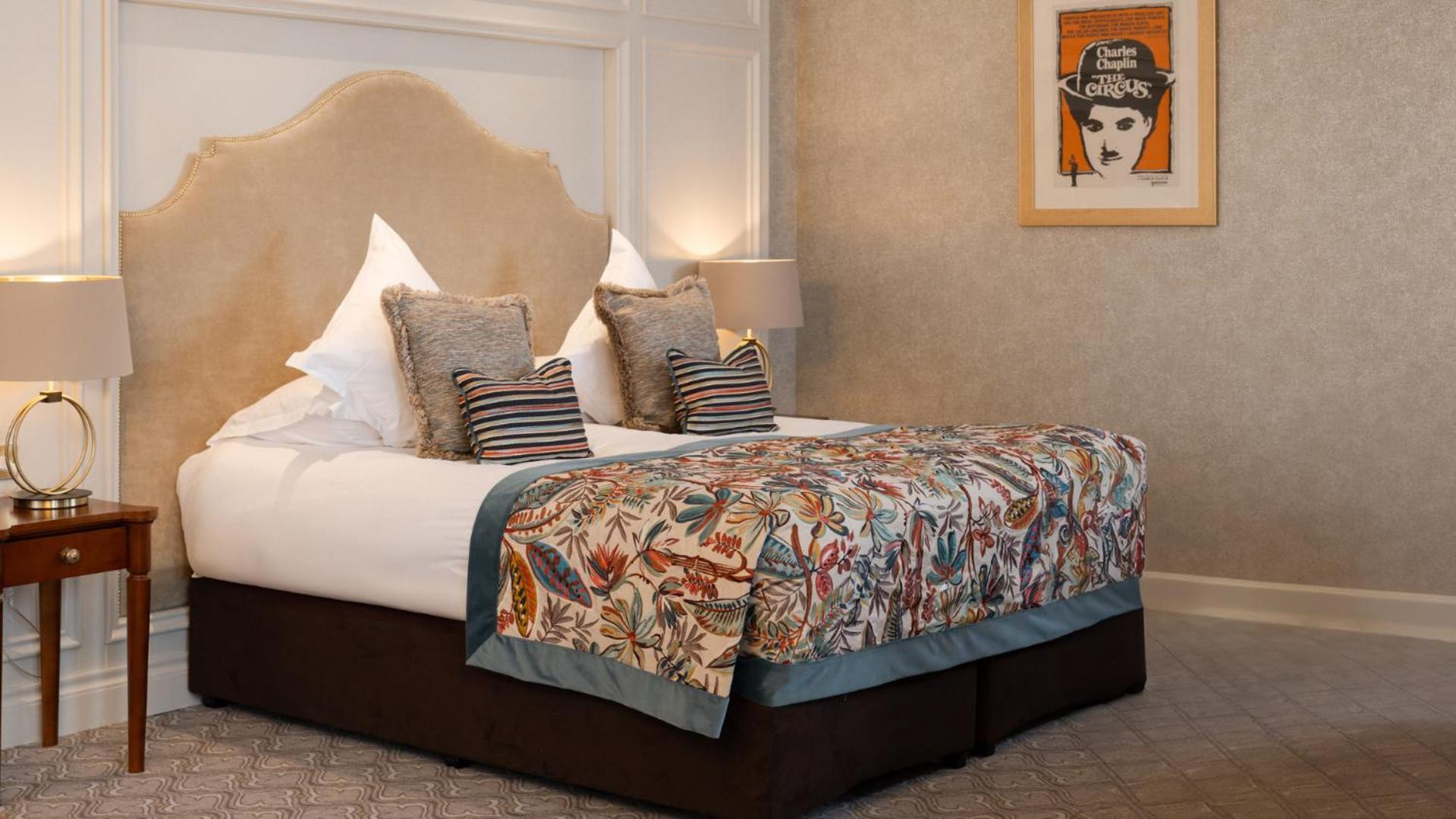The Culloden Estate And Spa Холивуд Экстерьер фото A bed with a bed frame