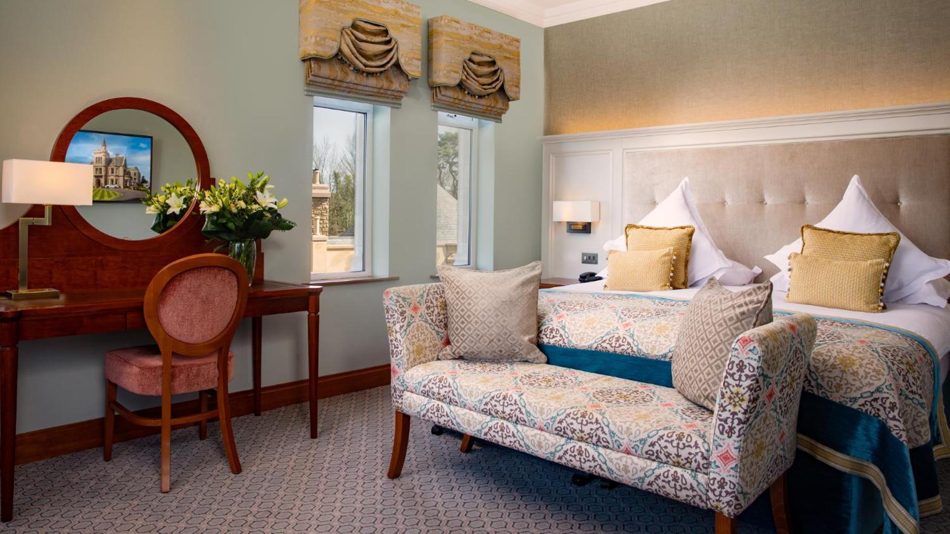 The Culloden Estate And Spa Холивуд Экстерьер фото A room at the hotel
