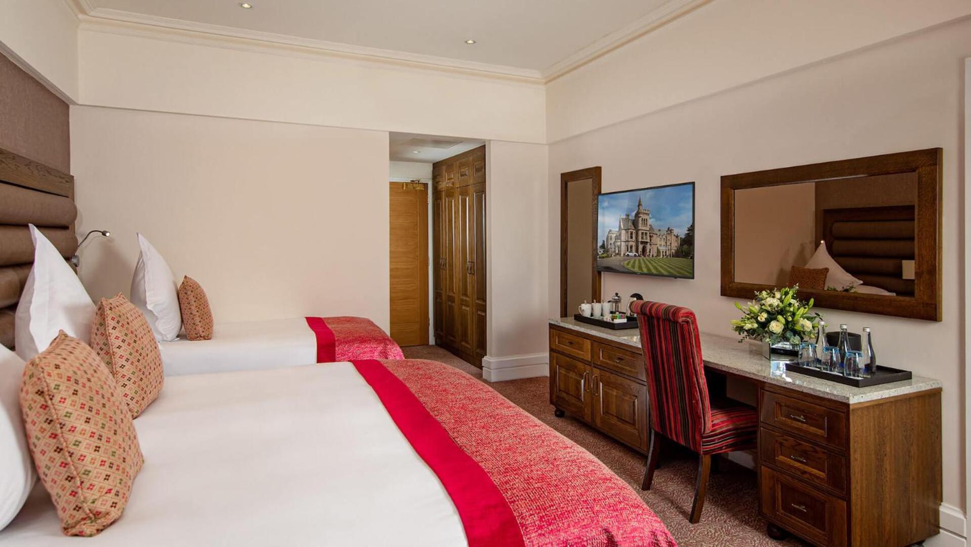 The Culloden Estate And Spa Холивуд Экстерьер фото A bedroom at the hotel